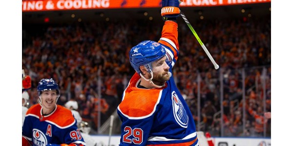 Les Oilers d'Edmonton offrent au centre Leon Draisaitl le contrat le plus élevé de la ligue Les Oilers d'Edmonton offrent au centre Leon Draisaitl le contrat le plus élevé de la ligue